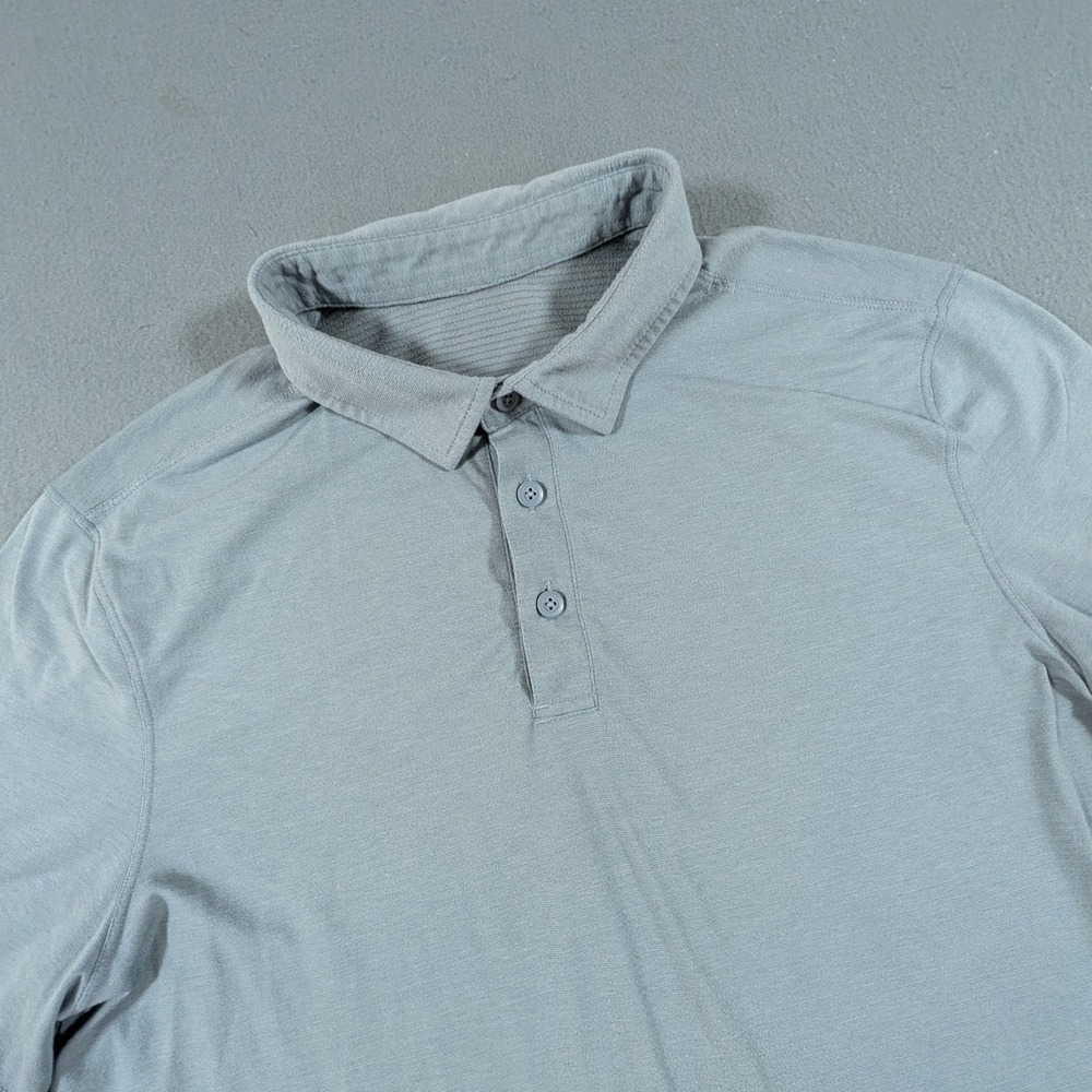Lululemon Evolution Polo Shirt‎ Mens Medium Grey Short Sleeve Tech Pique